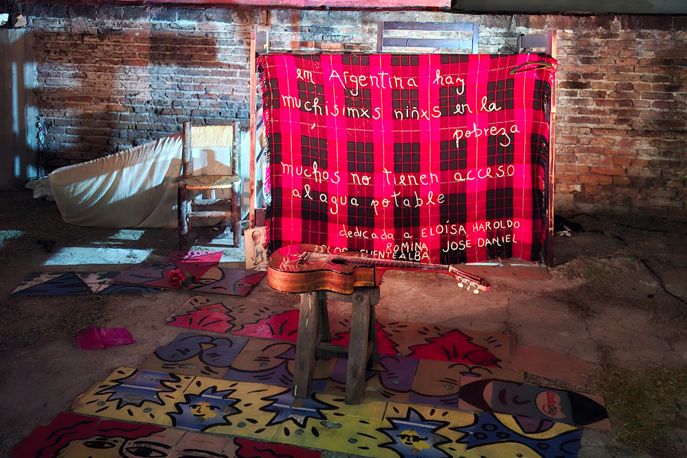 comounleon "Como un león" en el patio